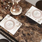 Îlot de cuisine blanc/marron vieilli/marron/beige avec 2 tabourets et étagères ouvertes