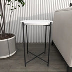 Table d'appoint ronde avec plateau en terrazzo blanc et pieds en métal noir, 1 personne